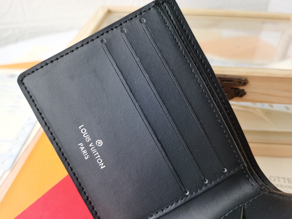 LVコピーウォレット角部分ディテール